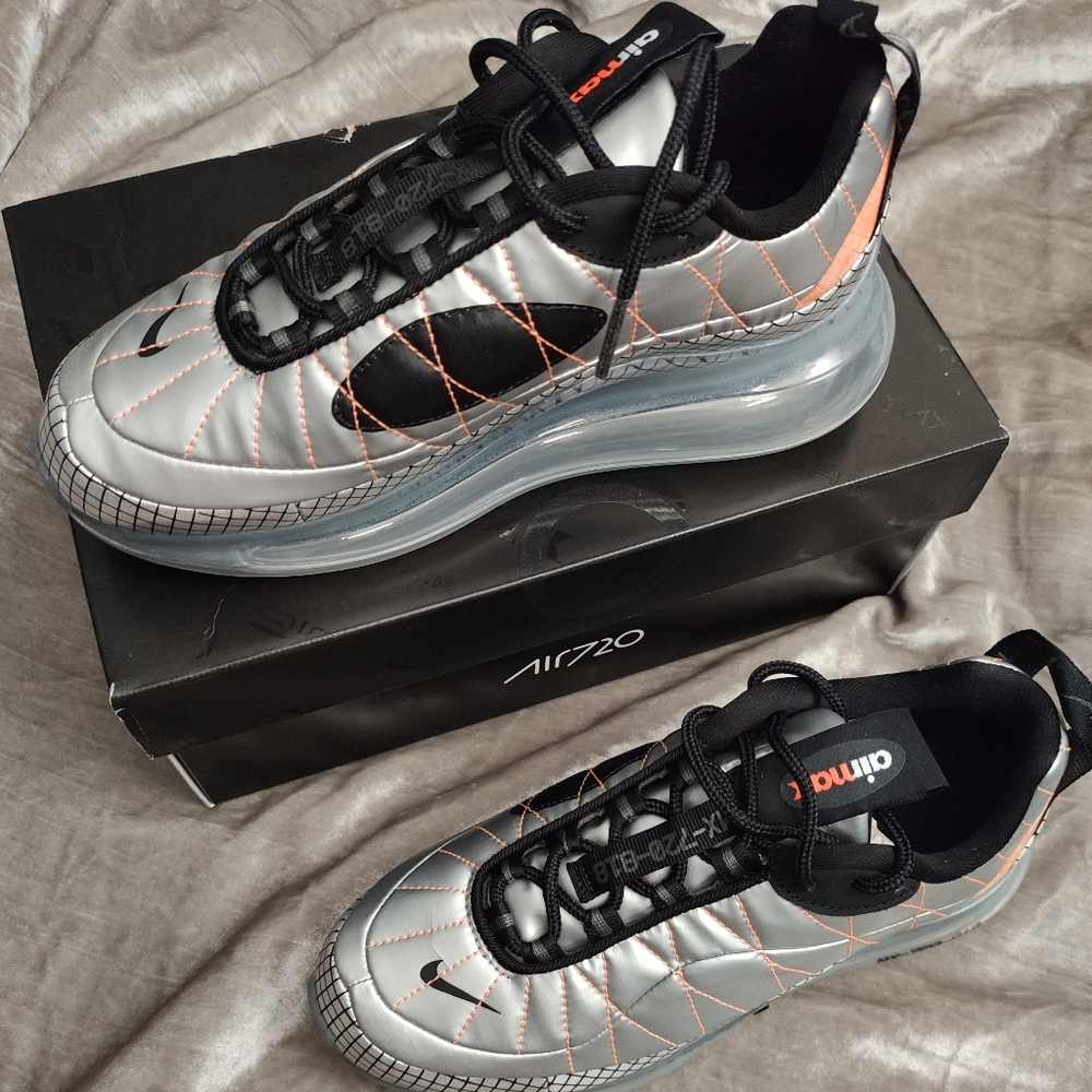 Nike Sneaker - Picture 2 of 7